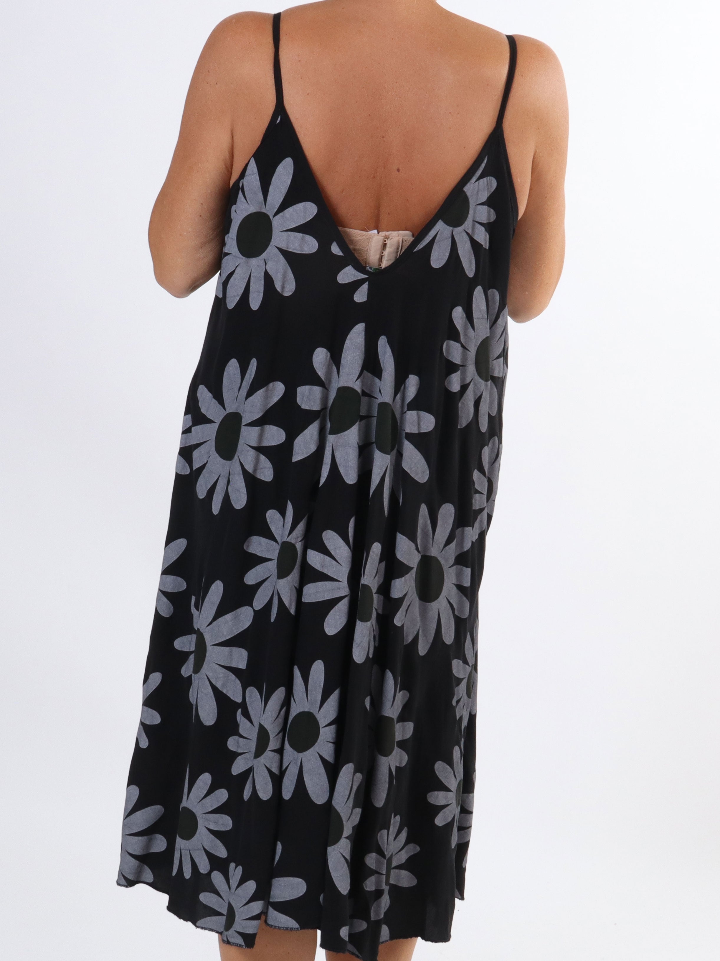 Maddie Sunflower - Sød plus size stropkjole med blomstermotiver